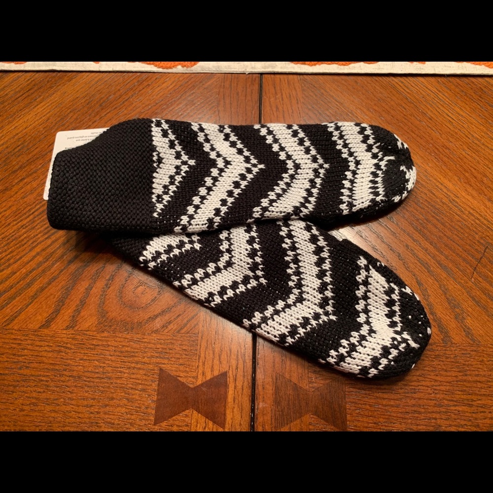 NWT Lululemon Snow Amazing Mittens